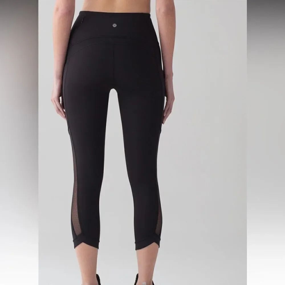 Lululemon Speed Up Crop Black Mesh Panel Running‎ Leggings Size 4 High Rise